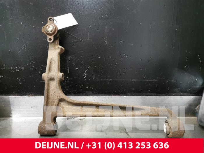 Volkswagen Transporter Draagarm onder rechts-voor O71974