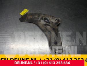 Nissan Primastar Querlenker unten rechts vorne O72038 foto 3
