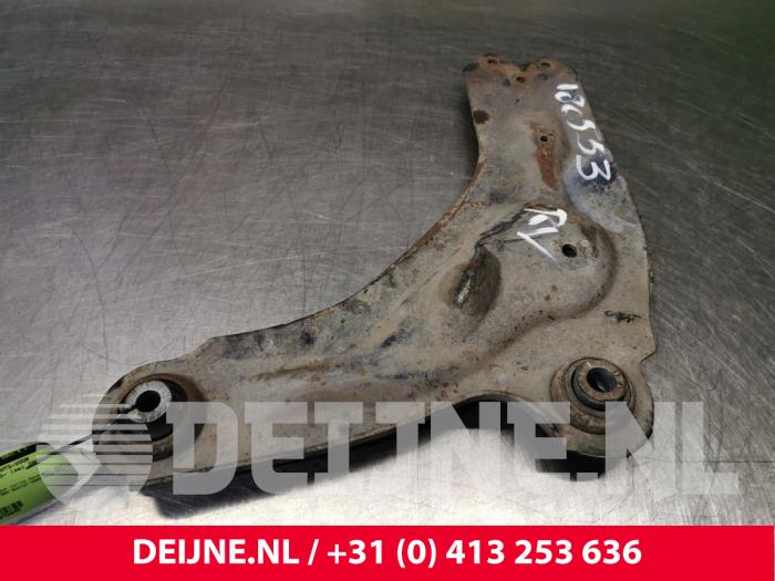 Nissan Primastar Draagarm onder rechts-voor O72040