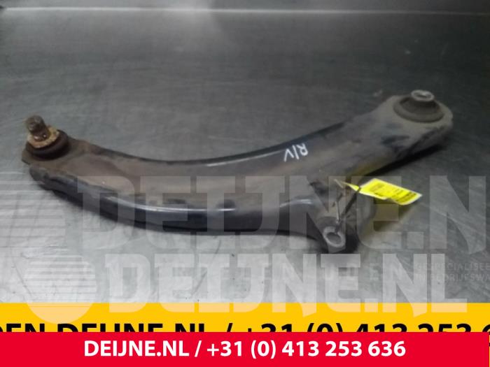 Renault Clio Querlenker unten rechts vorne O72089