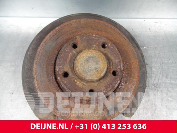 Opel Vivaro Fusee rechts-achter O72124