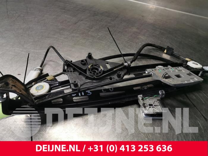 Volkswagen Passat Window mechanism 4-door, front left O37047