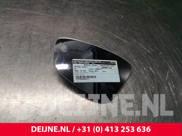 Volkswagen Passat Mirror glass, left O39967