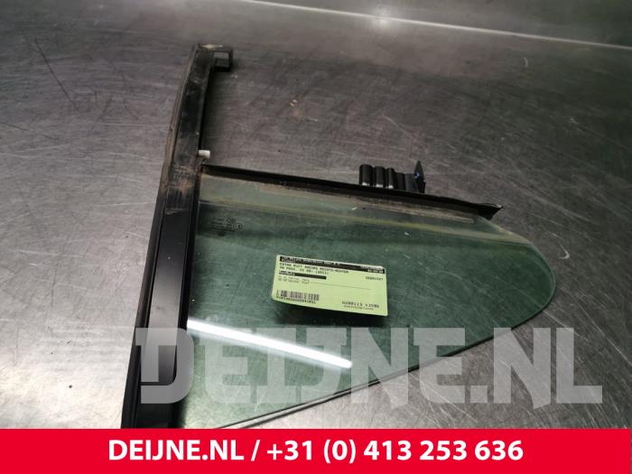 Volkswagen Passat Extra window 4-door, right O41031