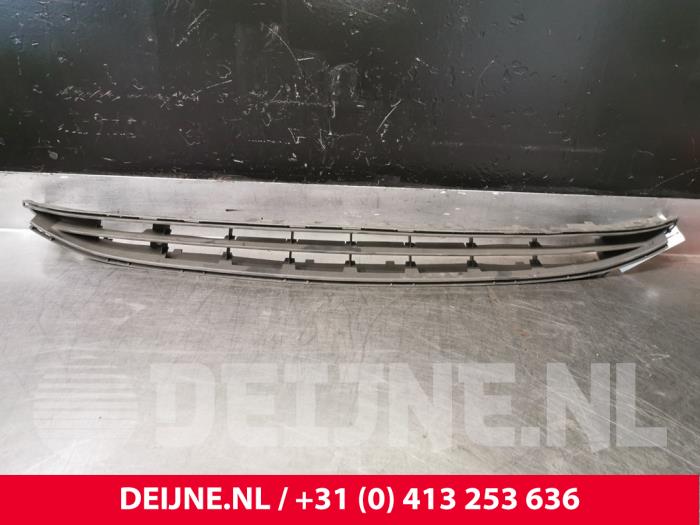 Opel Corsa Stoßstangenrost O32819
