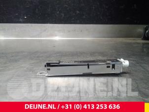 Audi Q3 Antenne Versterker O32918 foto 2