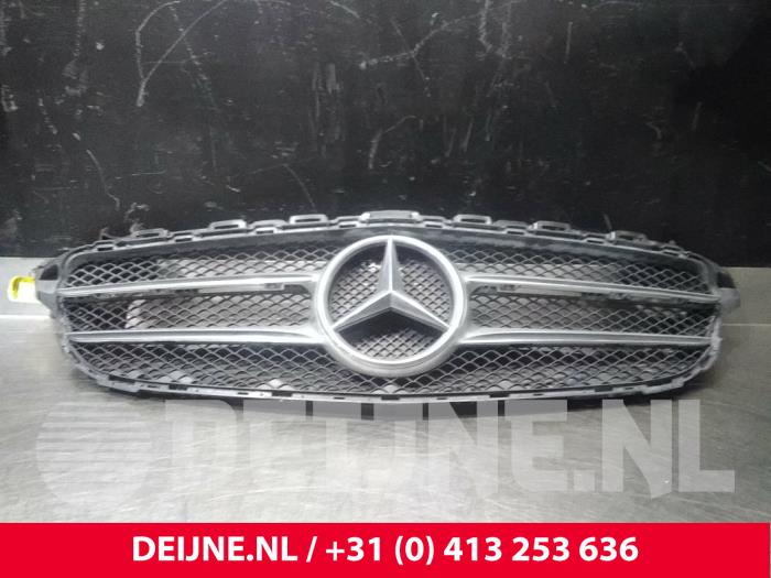 Mercedes C-Klasse Grille O32959