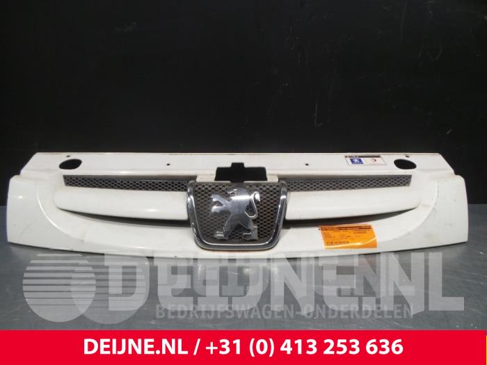 Peugeot Partner Grille O33051