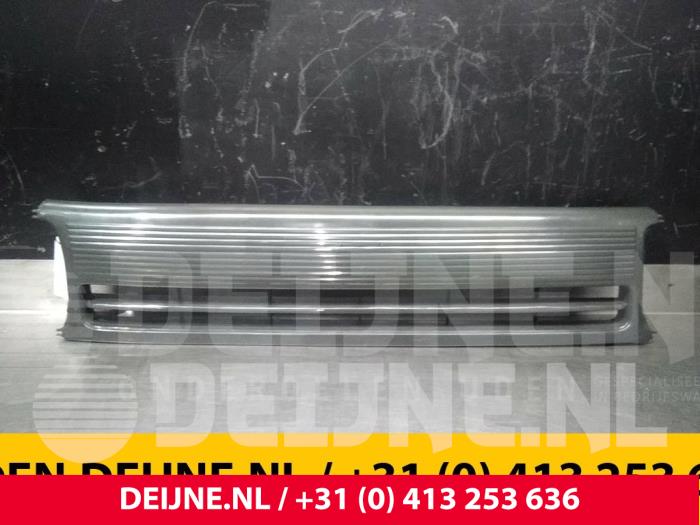 Toyota Hiace Grille O33089
