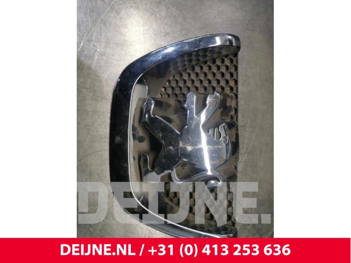 Peugeot 207 Emblem O33097