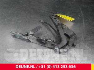 BMW X3 Bonnet Hinge O33384 photo 2