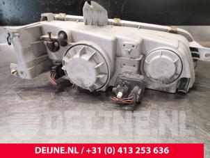 Hyundai H200 Headlight, left O33658 photo 3