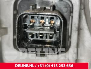 Hyundai H200 Headlight, left O33662 photo 4