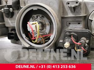 Hyundai H200 Headlight, left O33662 photo 3