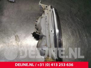 Hyundai H200 Headlight, left O33669 photo 2