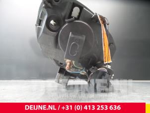 Renault Kangoo Koplamp links O33740 foto 2