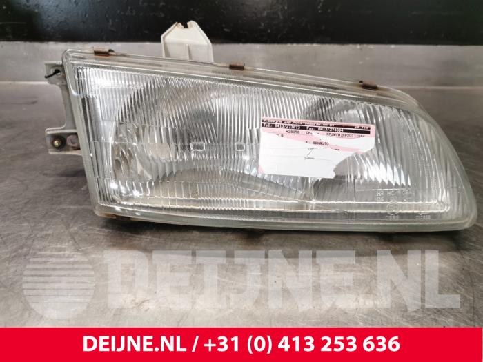 Hyundai H200 Headlight, right O33892