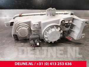Hyundai H200 Headlight, right O33892 photo 3