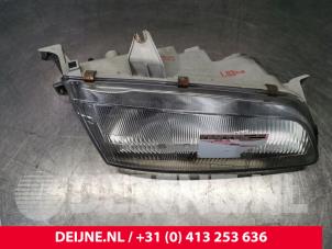 Hyundai H200 Headlight, right O33892 photo 2