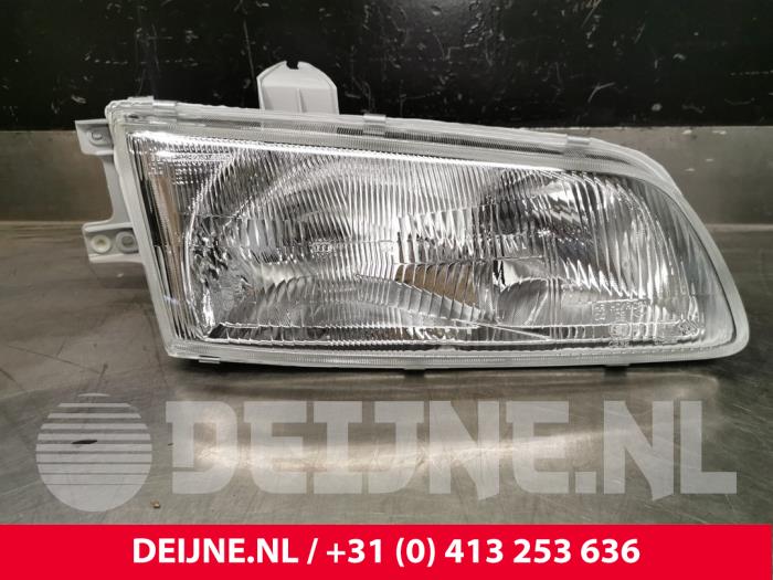 Hyundai H200 Headlight, right O33894