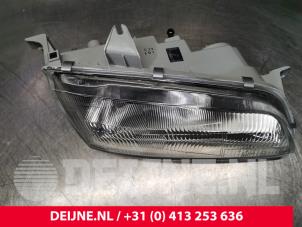 Hyundai H200 Headlight, right O33894 photo 2
