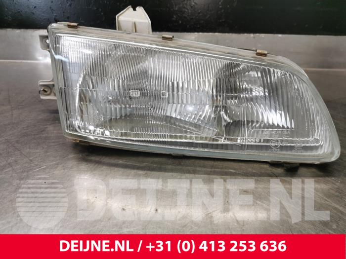 Hyundai H200 Headlight, right O33895