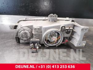 Hyundai H200 Headlight, right O33895 photo 3