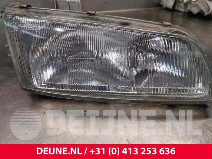 Hyundai H200 Headlight, right O33897