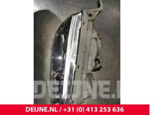 Hyundai H200 Headlight, right O33898 photo 2
