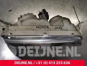 Hyundai H200 Headlight, right O33899 photo 2