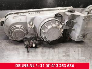 Hyundai H200 Headlight, right O33899 photo 3