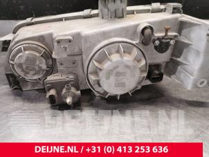 Hyundai H200 Headlight, right O33900 photo 3