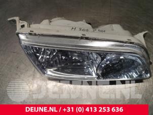 Hyundai H200 Headlight, right O33902 photo 2