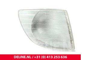 Nieuwe Pinker links Mercedes V-Klasse Prijs € 9,68 Inclusief btw aangeboden door van Deijne Onderdelen Uden B.V.