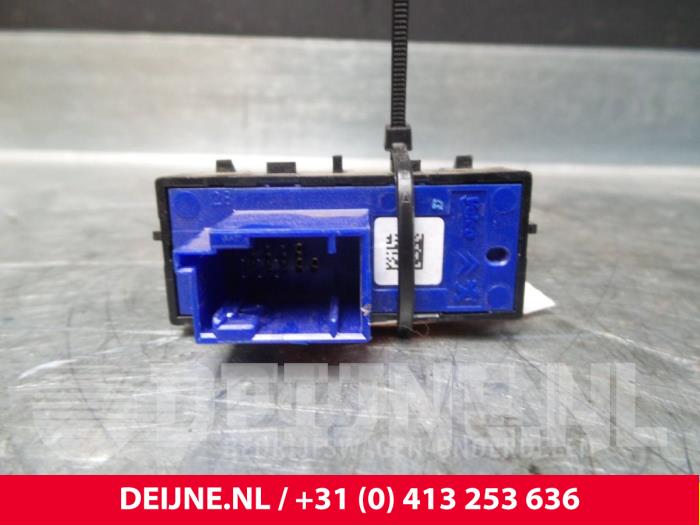 Peugeot 308 Switch O34386