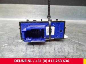 Gebruikte Schakelaar Peugeot 308 SW (L4/L9/LC/LJ/LR) 1.6 BlueHDi 120 Prijs € 9,00 Margeregeling aangeboden door van Deijne Onderdelen Uden B.V.