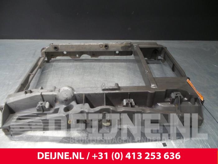 Peugeot 207 Front panel O35025