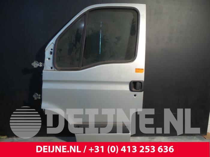 Nissan Interstar Tür 2-türig links O35407