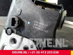 Citroen Berlingo Schiebetür Schließmechanik links O35579 foto 4