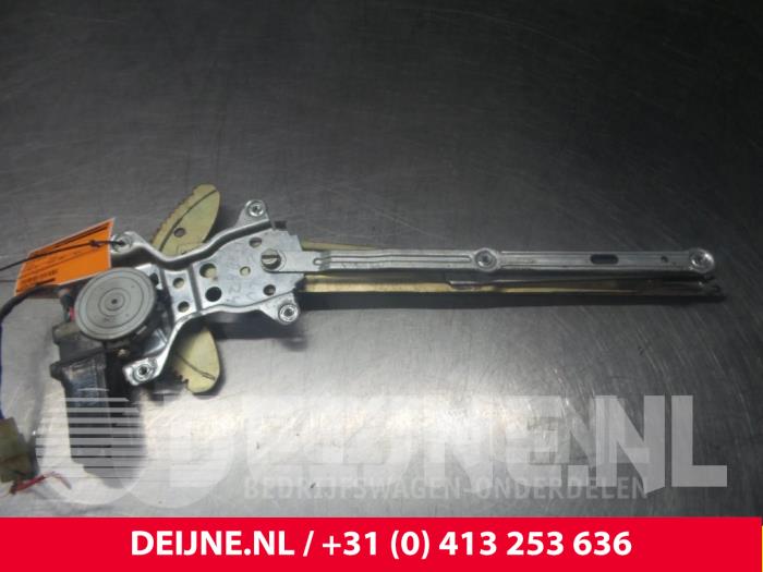 Toyota Hiace Ruitmechaniek 2Deurs links-voor O36981