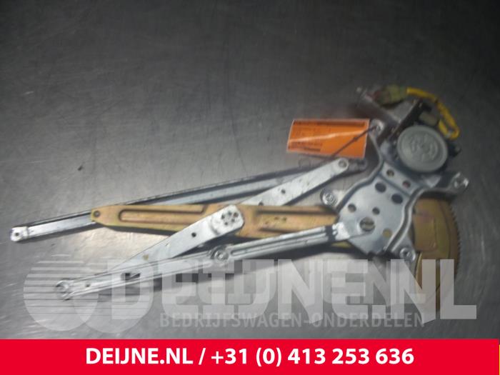 Toyota Hiace Ruitmechaniek 2Deurs links-voor O36982