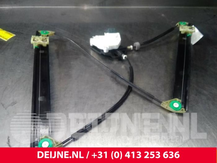 Audi Q3 Ruitmechaniek 4Deurs links-voor O36992