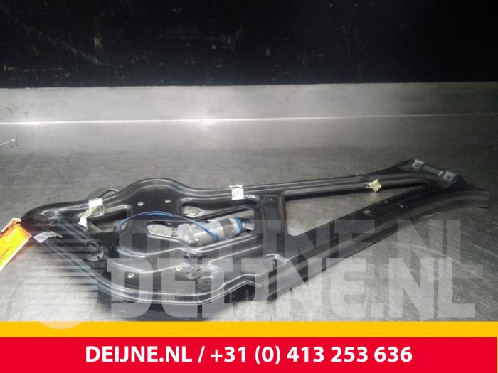 Mercedes Sprinter Ruitmechaniek 4Deurs links-voor O37036