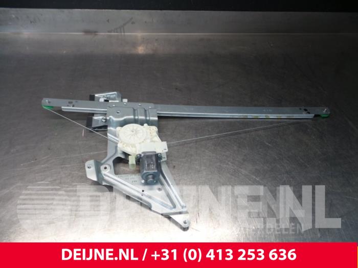 Mercedes Sprinter Fenstermechanik 2-türig rechts vorne O37222