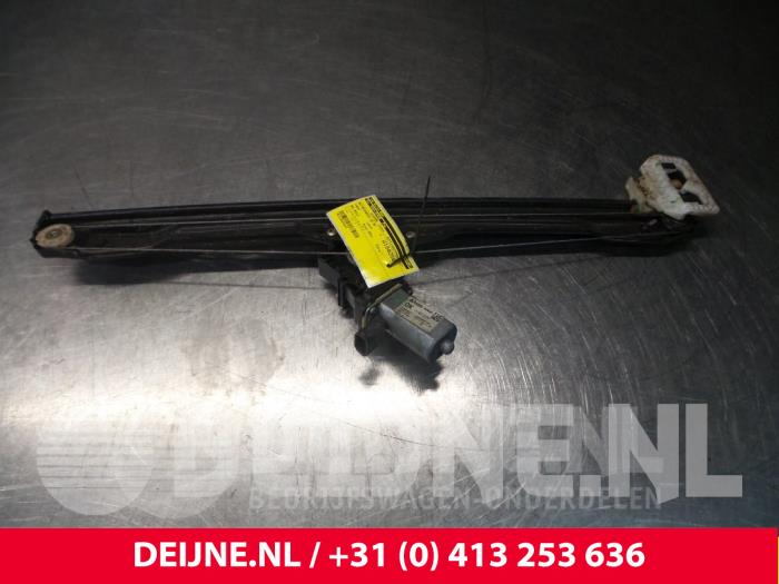 Iveco New Daily Ruitmechaniek 2Deurs rechts-voor O37423