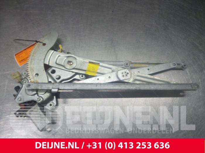 Toyota Hiace Ruitmechaniek 2Deurs rechts-voor O37544