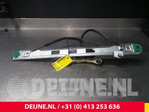 Gebruikte Ruitmechaniek 4Deurs rechts-voor Renault Master V 2.3 dCi 135 16V Prijs € 54,45 Inclusief btw aangeboden door van Deijne Onderdelen Uden B.V.