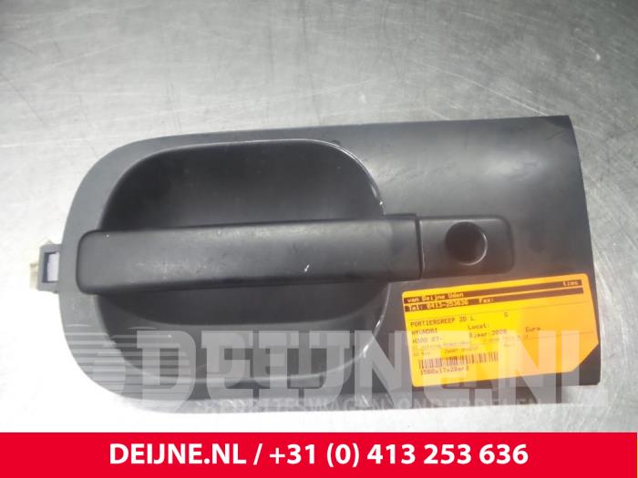 Hyundai H300 Portiergreep 2Deurs links O37721
