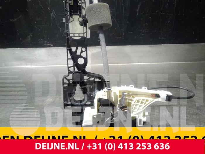 Mercedes Sprinter Türschlossmechanik 2-türig links O37932