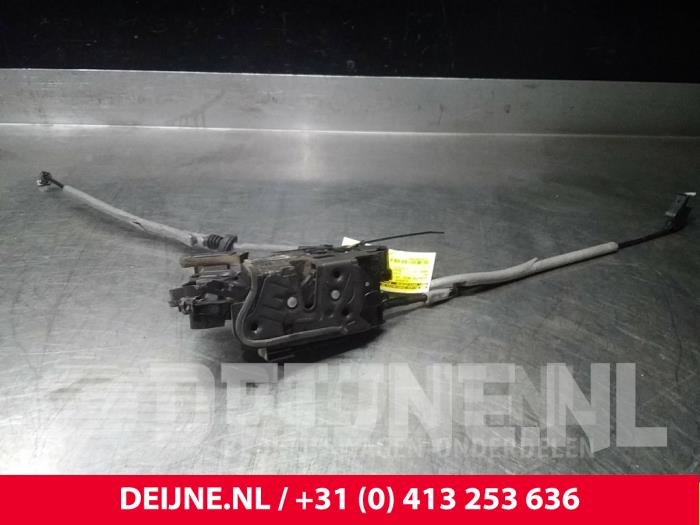 Volkswagen Caddy Door lock mechanism 2-door, left O38001